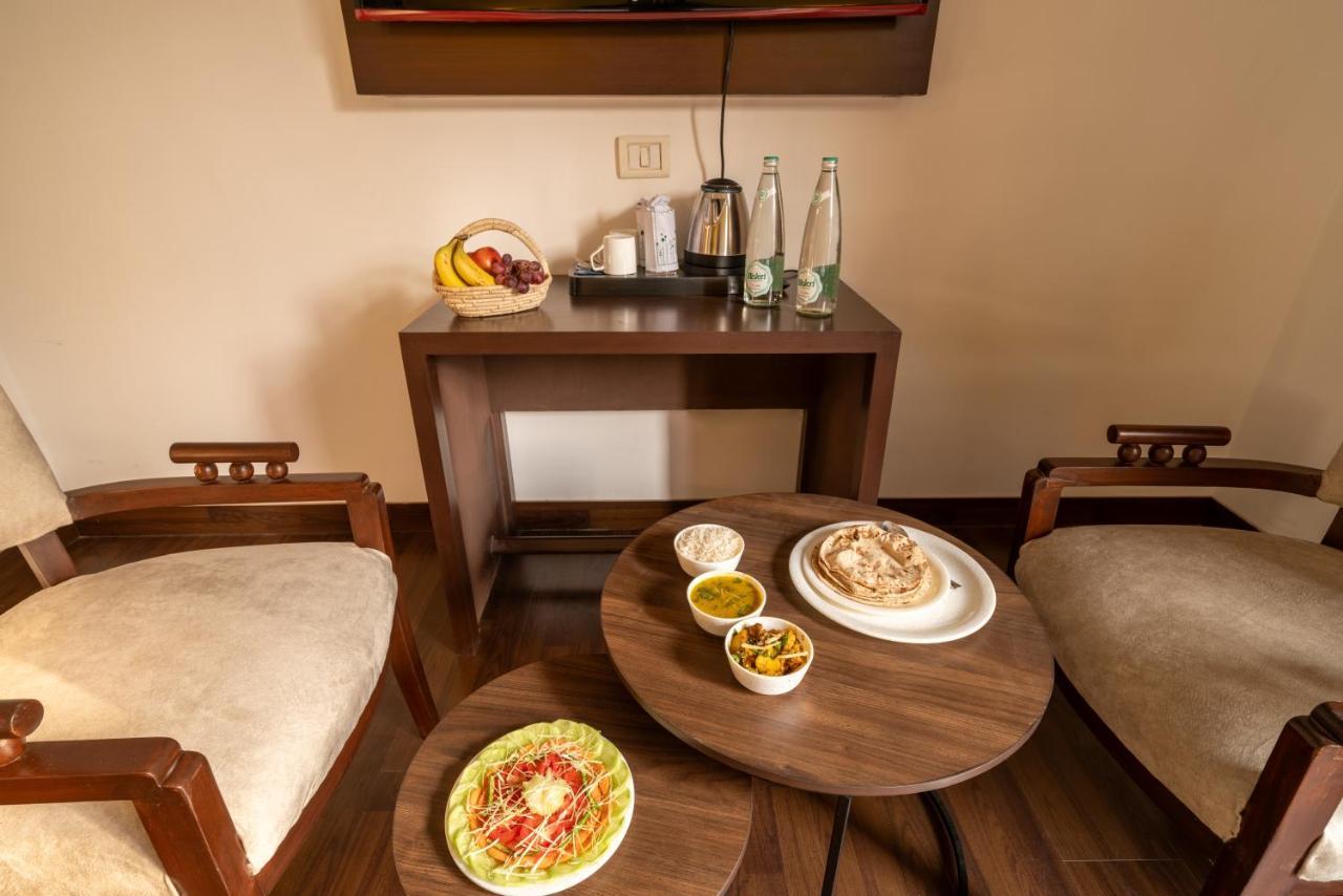Lime Boutique B&B Gk-1 At Kailash Colony Metro , Greater Kailash Near Eros Hotel Nehru Place New Delhi Bagian luar foto
